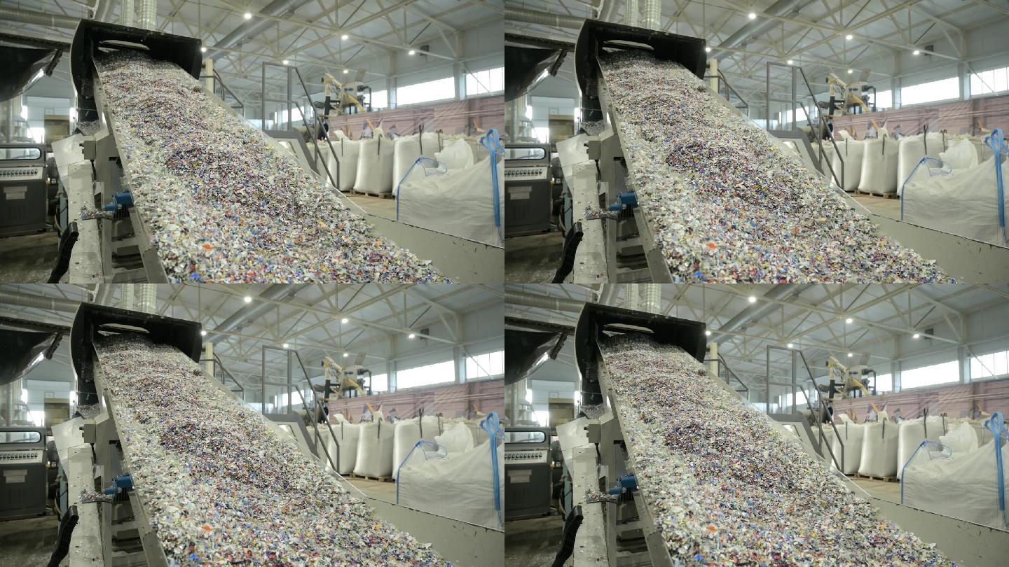塑料回收厂。塑料碎纸输送机