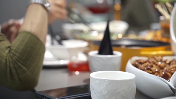 晚餐 聚餐 亲子 男孩 女孩 美食 干杯