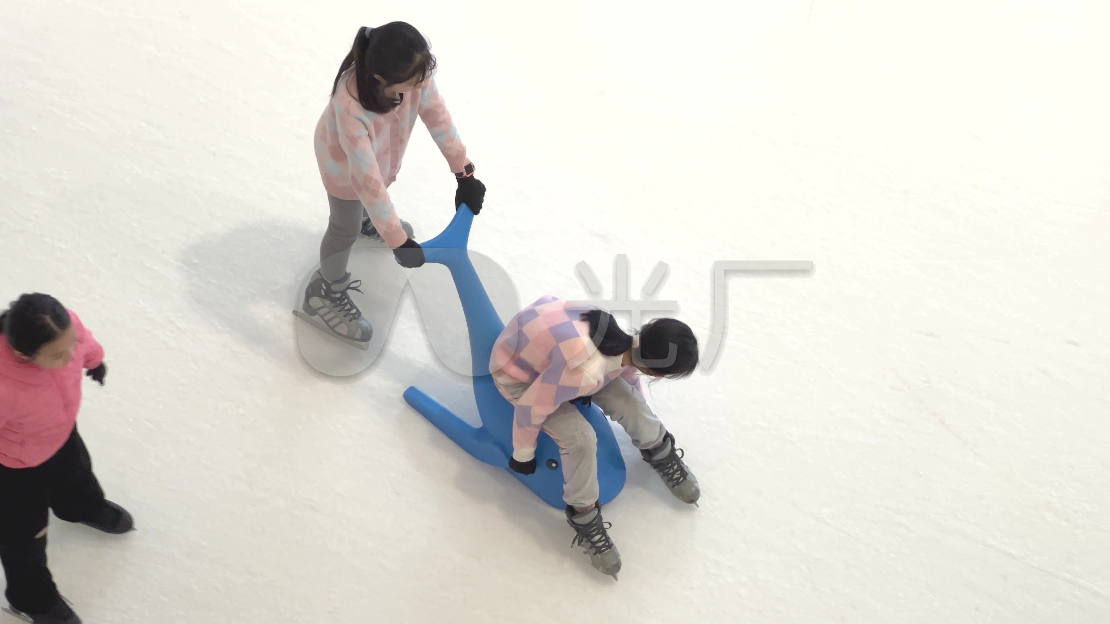 新手溜冰:3小时学会溜冰，只需要简单的三步……_哔哩哔哩_bilibili
