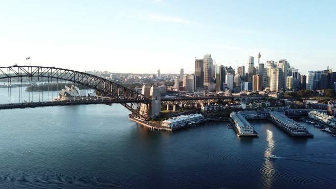 日出时的悉尼海港大桥