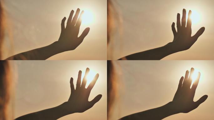 女孩用手指触摸夕阳。