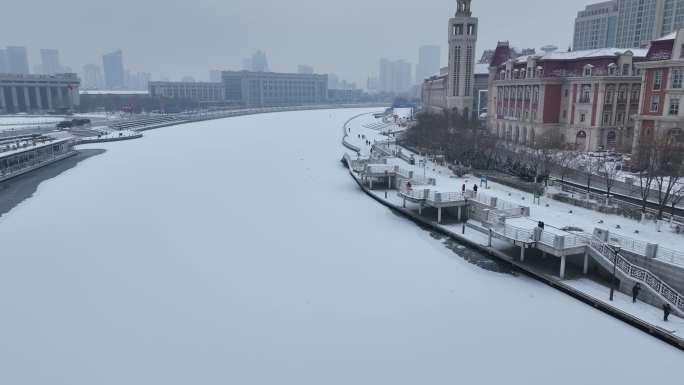 天津海河解放桥津湾广场雪景 平推航拍