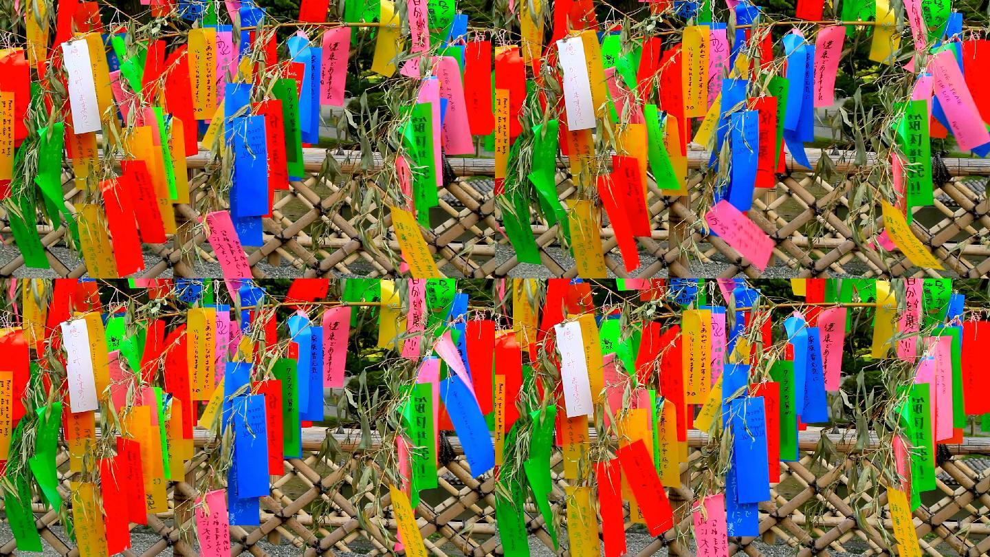 竹竿上的传统纸装饰。