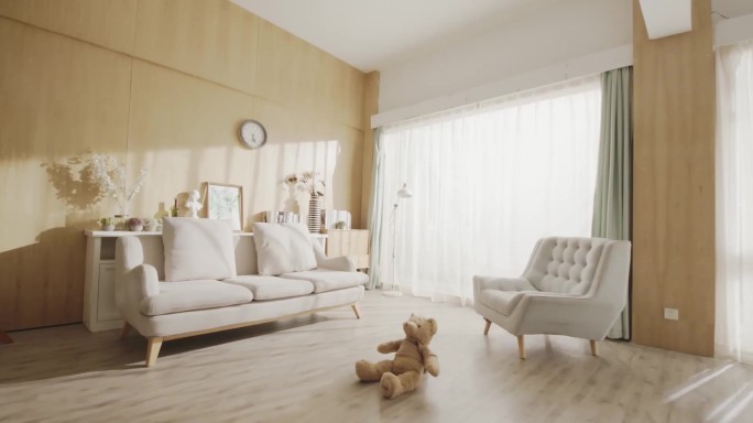 原创实拍家居环境温馨温暖 客厅木地板小熊