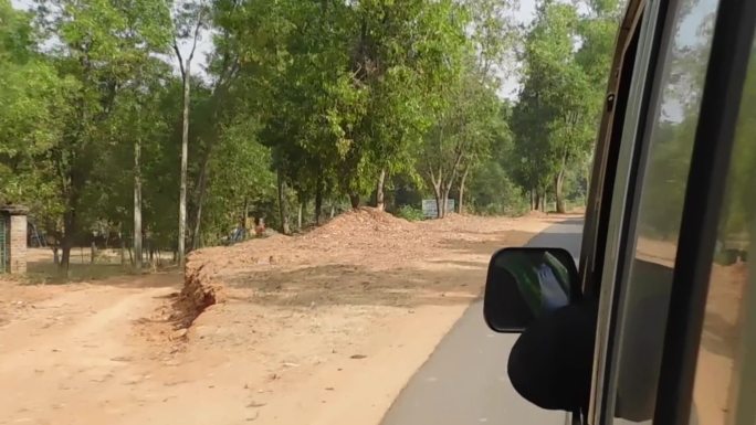 乡村道路乡道县道面包车沿途沿路边