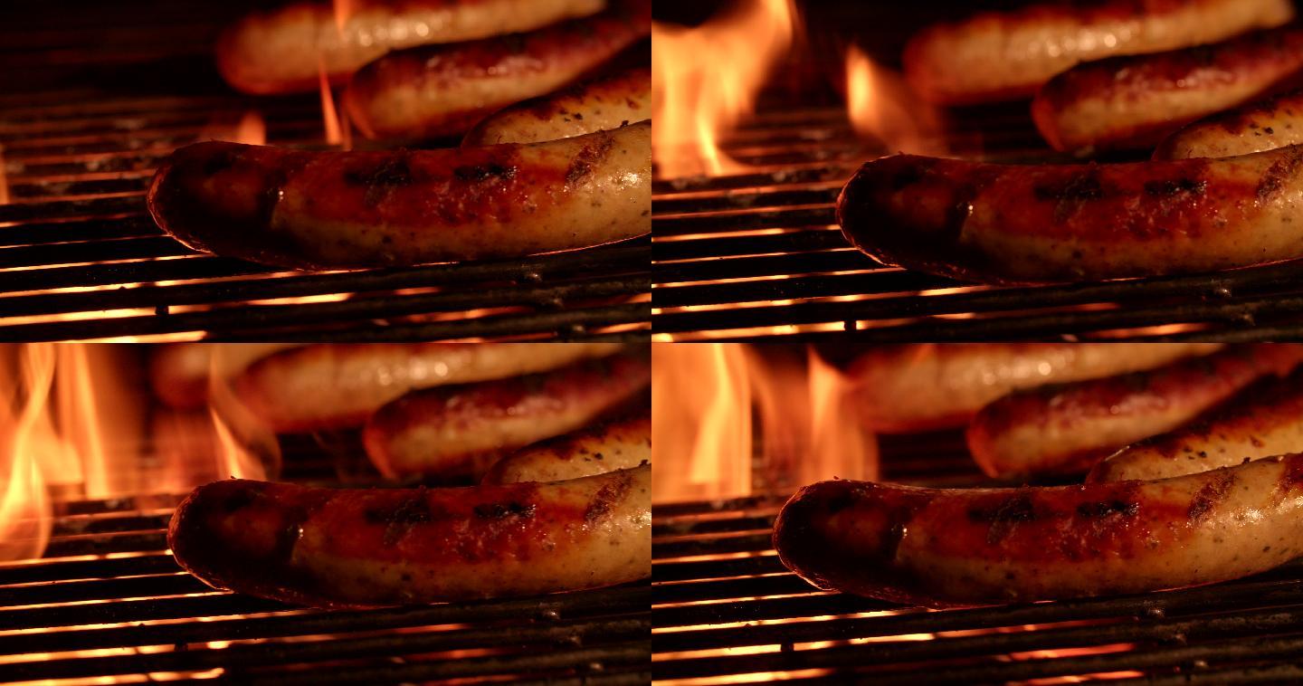香肠在火热的烤肉架上烤着