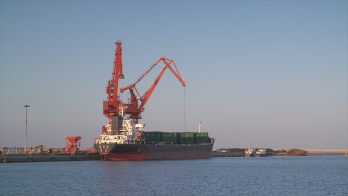 滨海港口机械器械设备操作作业航拍A024