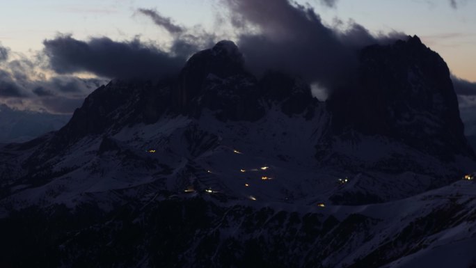 雪山雪地露营探险攀登