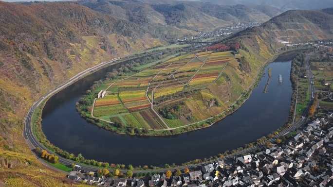 鸟瞰葡萄园。河道河流航拍民居村落