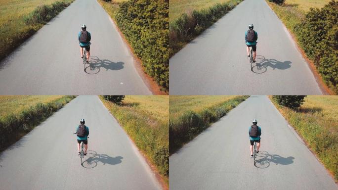 骑自行车的男子低碳出行骑单车背包客