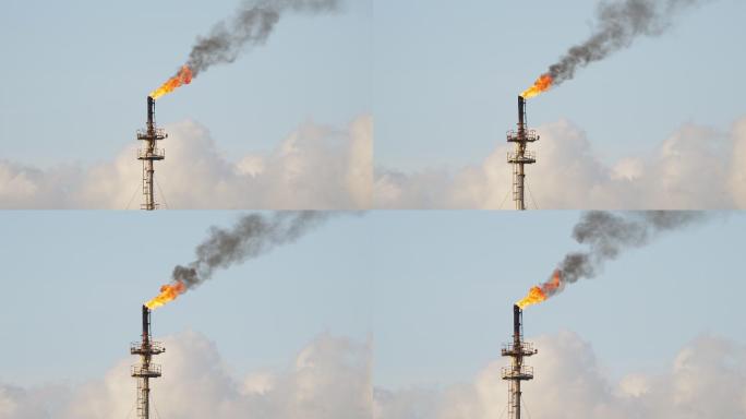 炼油厂油气中央处理平台的火炬烟囱起火