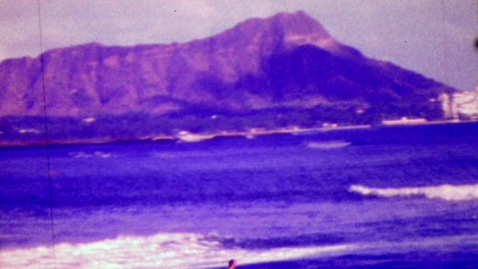1964年海洋旁的火山