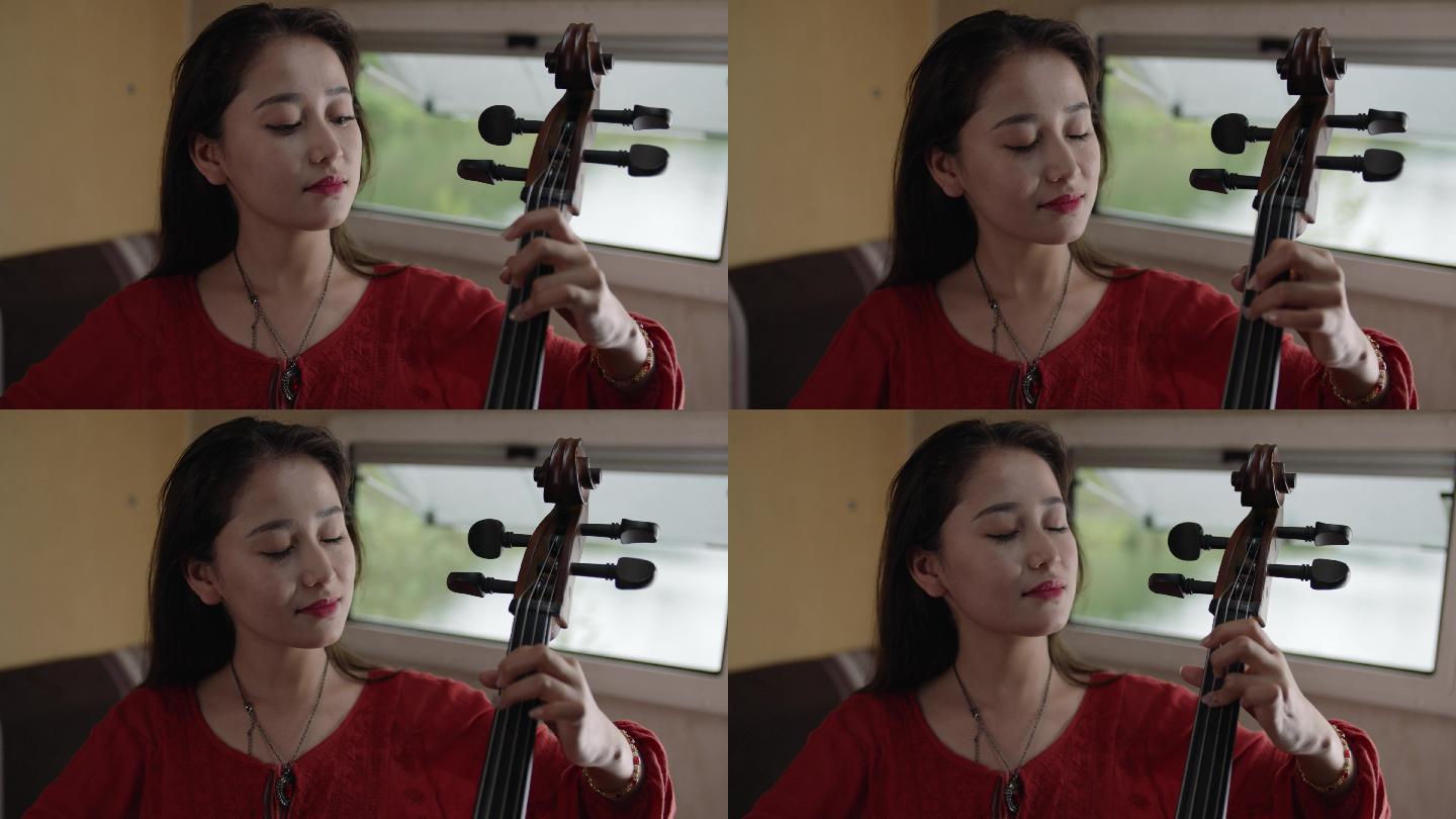 拉大提琴的女人