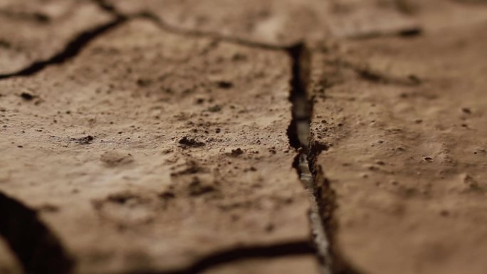 水危机与气候变化高清视频素材泥土开裂特写