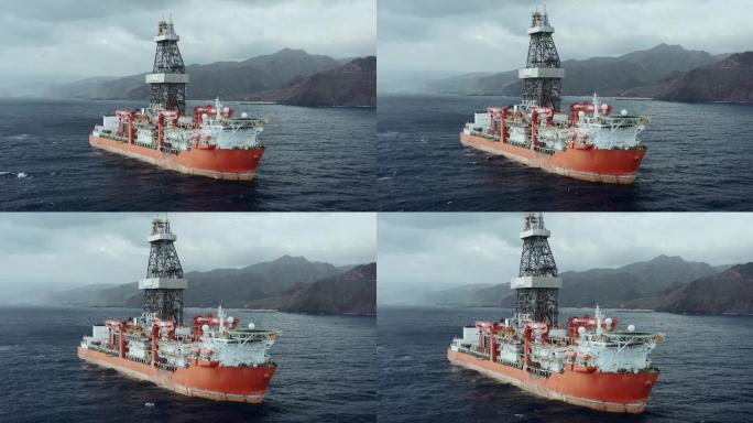 勘探海洋新油气田的钻井船