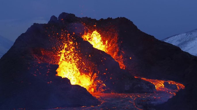 冰岛火山喷发火山喷发熔岩浆活火山高清航拍