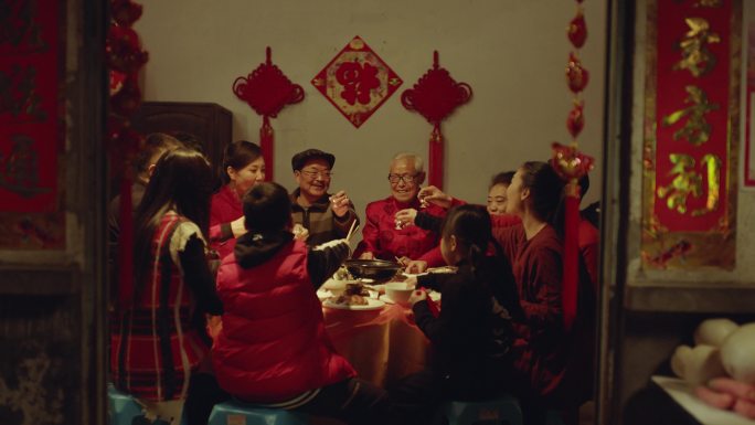 春节聚会家人团聚