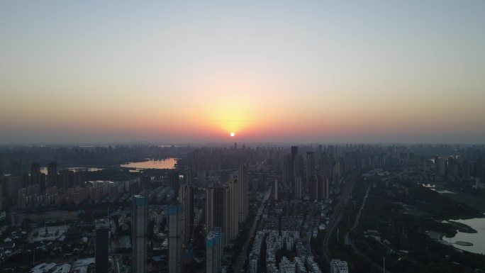 航拍武汉城市日落晚霞夕阳西下