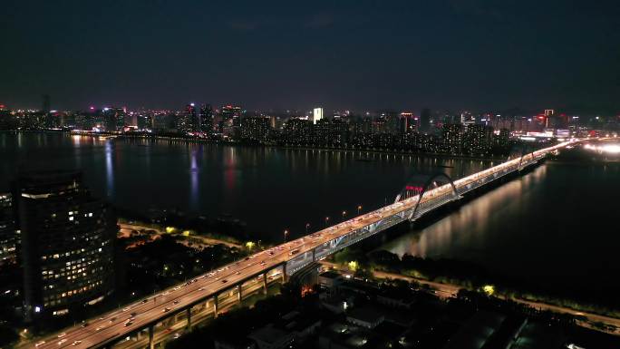杭州高架复兴大桥夜间车流