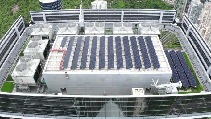 屋顶上的太阳能系统
