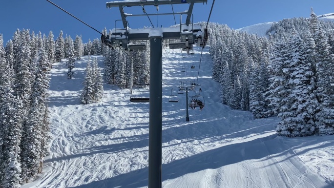科罗拉多滑雪度假村的缆车