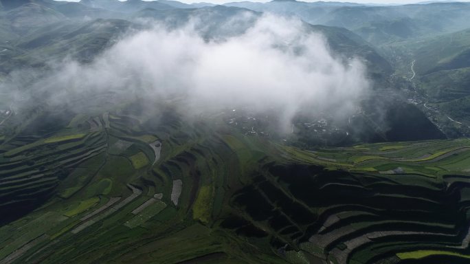 岷县梯田云海无人机穿云药材种植航拍云海