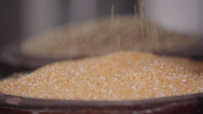 石磨研磨传统古法制作豆浆玉米碴A024