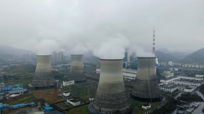 火力发电厂浓烟滚滚大气污染废弃排放大烟囱