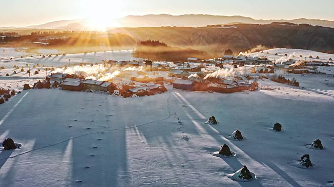 冬季雪村日出