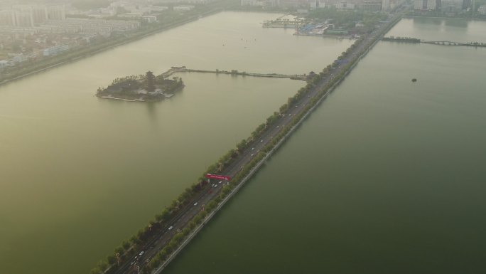 湖泊道路