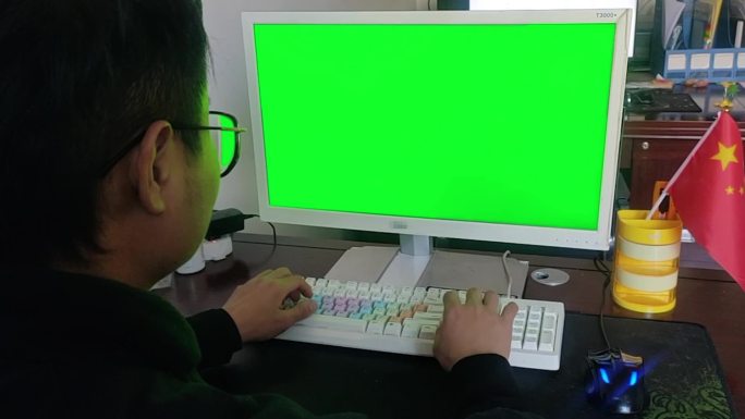 电脑打字办公室工作绿幕视频素材