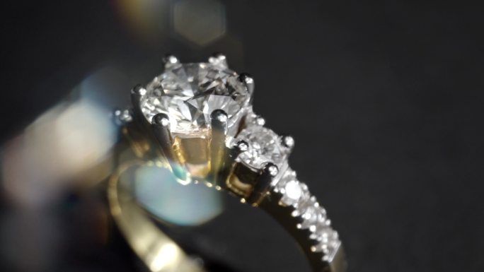 钻石戒指特写镜头珠光宝气奢华昂贵克拉
