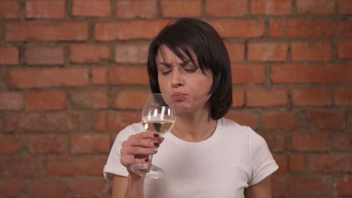 不喜欢葡萄酒的女人