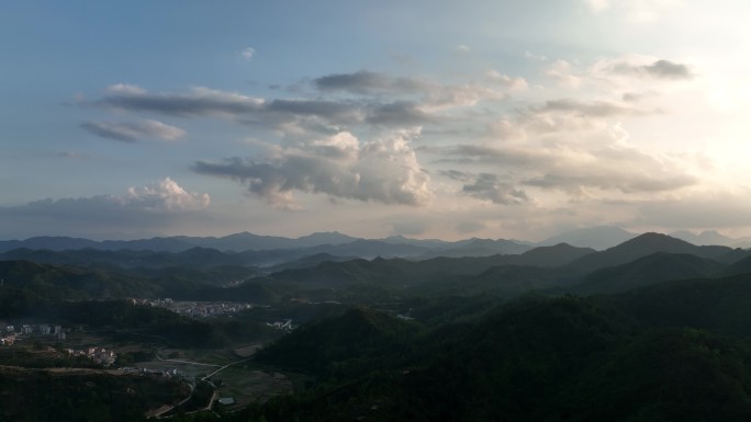 山间乡村晚霞景色风景