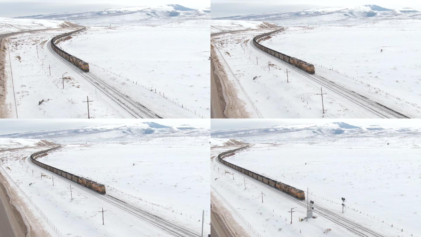 运输煤炭的火车在雪中的铁路行驶