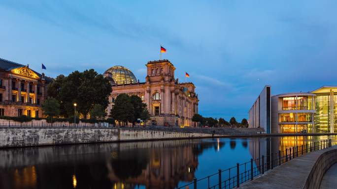 德国柏林Spree River的国会大厦