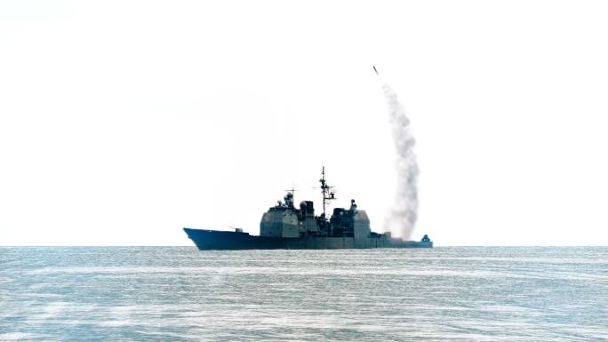 海军舰艇发射远程导弹