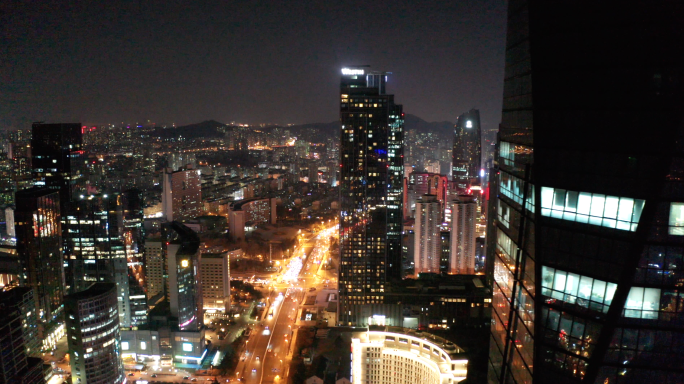 航拍青岛夜景-城市夜晚街道车流