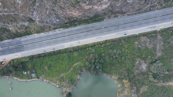昆明滇池边上最孤独的高速公路