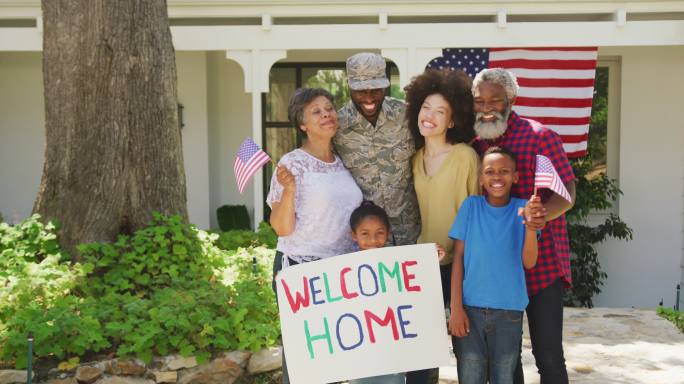 带着家人回家外国人欢迎归家美国