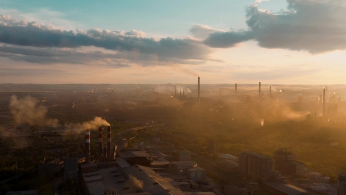 工厂鸟瞰图烟筒大气污染物双碳限排