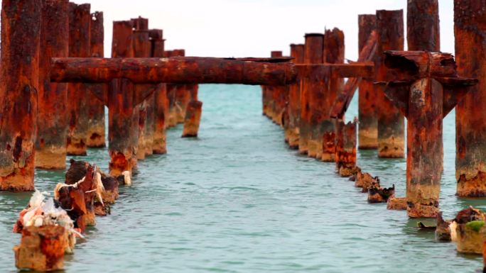 生锈的旧码头三亚厦门青岛风景海南海岛