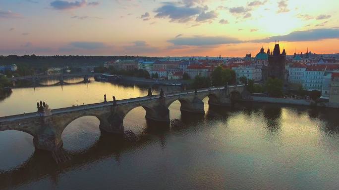 查尔斯桥捷克坎帕布拉格伏尔塔瓦河欧洲旅行