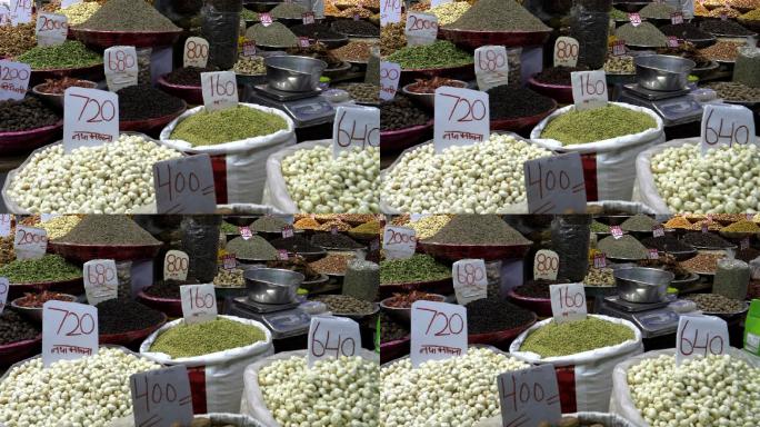 干果和坚果在旧德里的香料市场展出