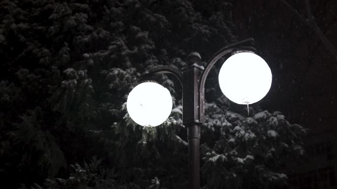 下雪路灯，雪天夜景,漫天飞雪
