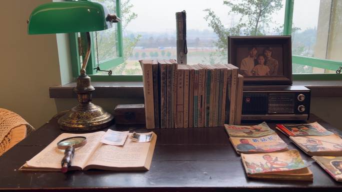 老房子旧书房书桌上的老物件
