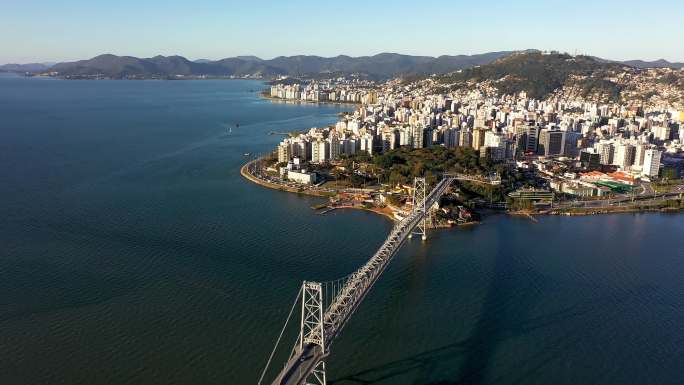 巴西的湖泊城市建筑快速发展航拍延时国外地