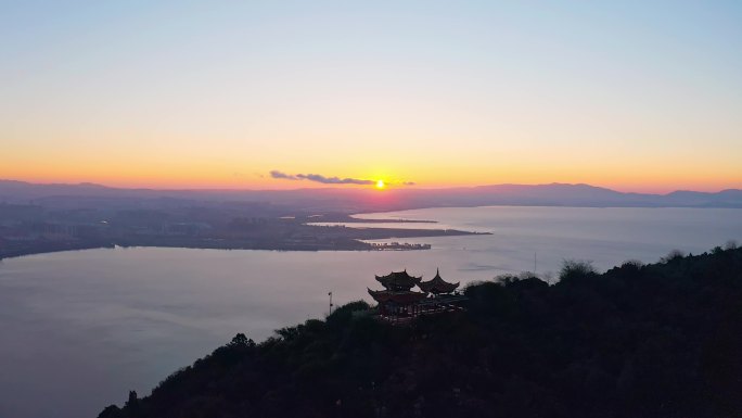 昆明西山凌虚阁航拍昆明日出