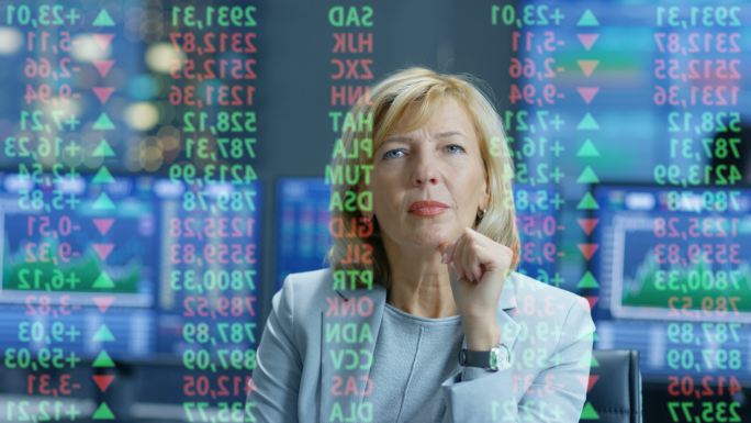 股票市场的女性高级管理人员查看股票号码