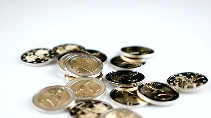欧元硬币贬值硬币掉落